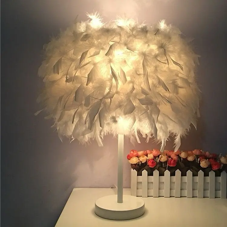 European-Style Trendy Feather Table Lamp