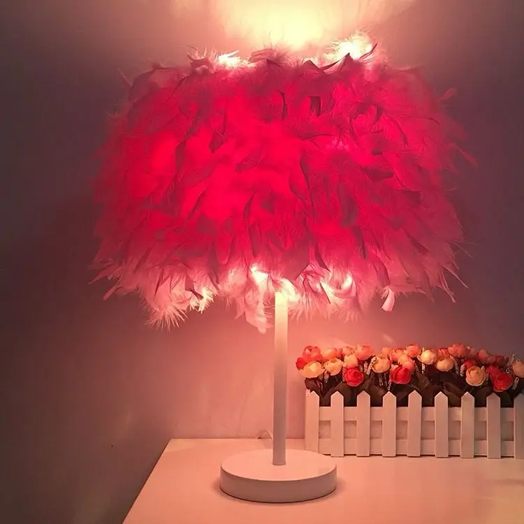European-Style Trendy Feather Table Lamp