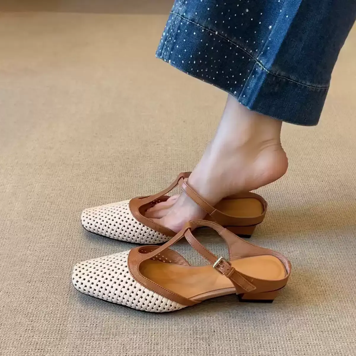 alt="Manshenglian Genuine Leather Square Toe Chunky Heel Slippers – নারীদের জন্য প্রিমিয়াম লেদার সামার মিউলস, ব্রিদেবল ডিজাইন ও আরামদায়ক ব্লক হিল"