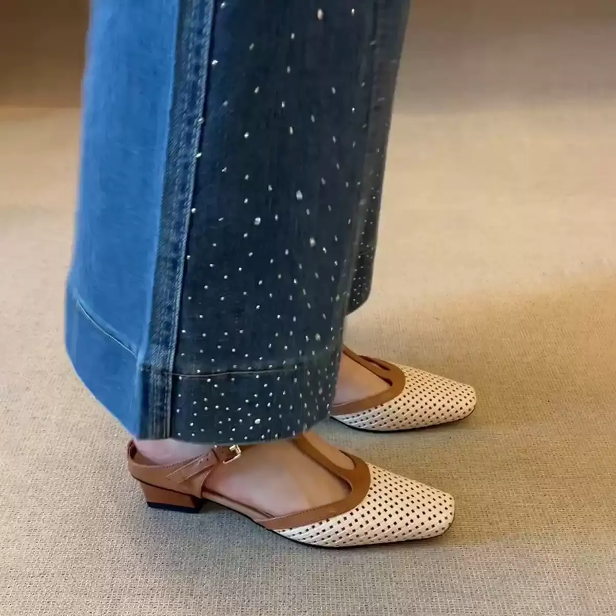alt="Manshenglian Genuine Leather Square Toe Chunky Heel Slippers – নারীদের জন্য প্রিমিয়াম লেদার সামার মিউলস, ব্রিদেবল ডিজাইন ও আরামদায়ক ব্লক হিল"