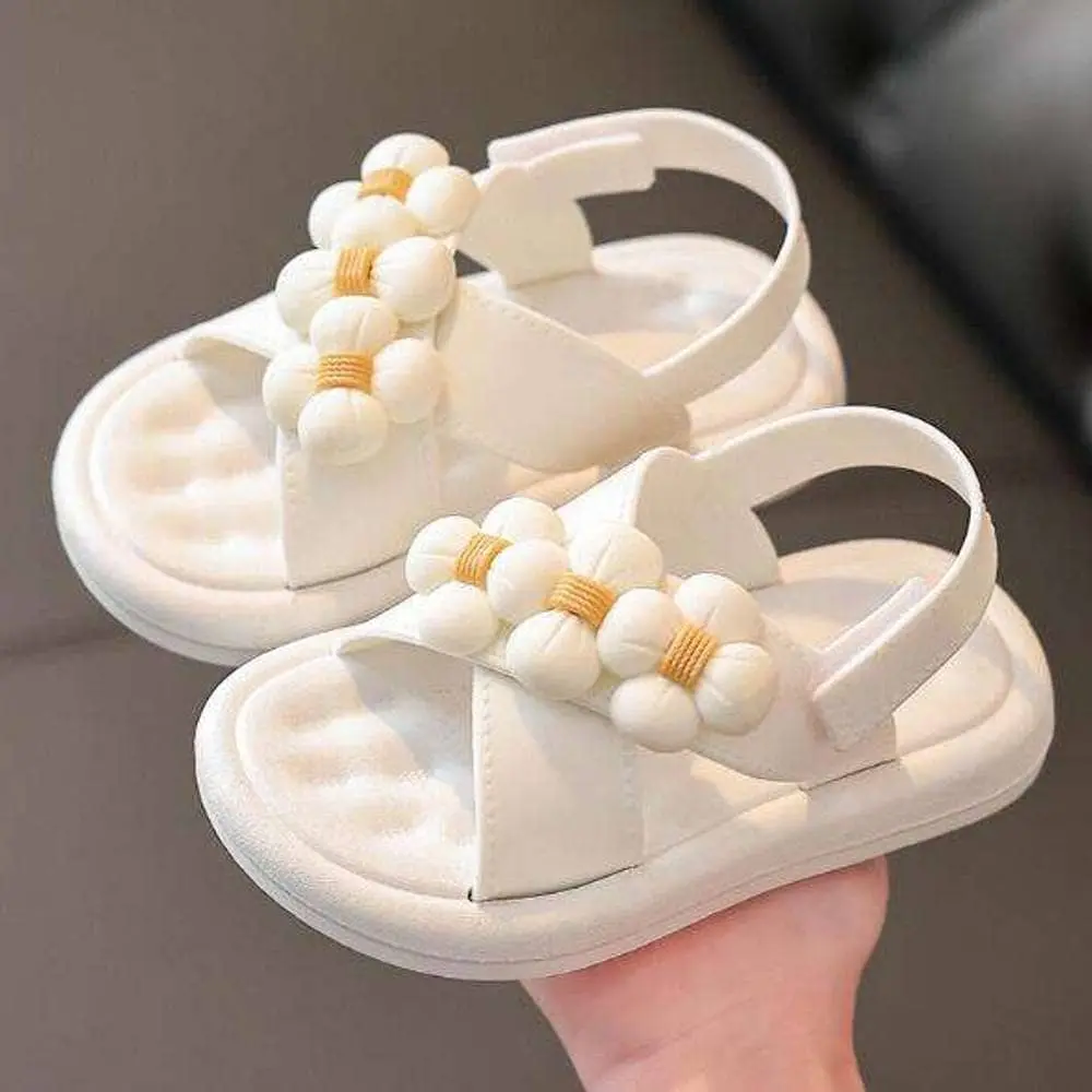 Girls Beach Sandals White / 30
